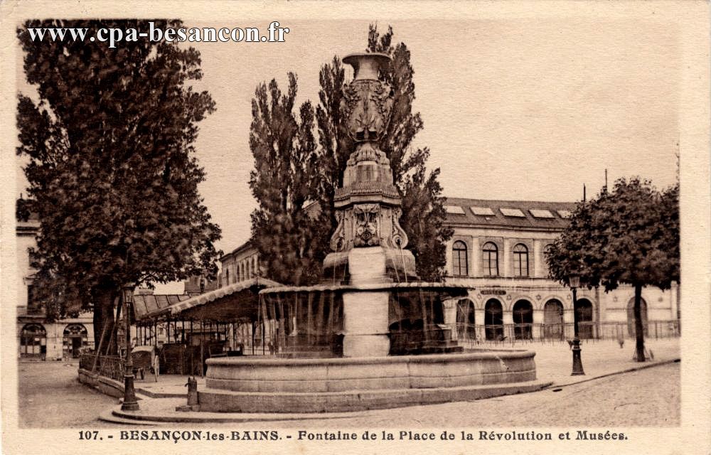 107. - BESANÇON. - Fontaine de la Place de la Révolution et Musées.